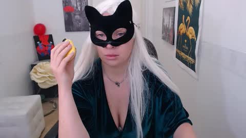 Snapshot of emily_york18 chatting on 02.13.25 Emily online show from 02.13.25