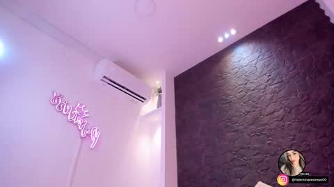 Snapshot of emilyallen_1 chatting on 11.20.25 emilyallen_1 online show from 11.20.25