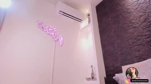 Snapshot of emilyallen_1 chatting on 11.30.25 emilyallen_1 online show from 11.30.25