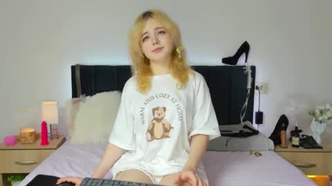 Baby Emelli online show from 11.12.25