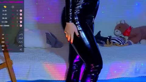 Snapshot of emilyart_ chatting on 02.01.25 artist Emily online show from 02.01.25