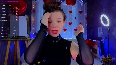 Snapshot of emilyart_ chatting on 02.15.25 artist Emily online show from 02.15.25