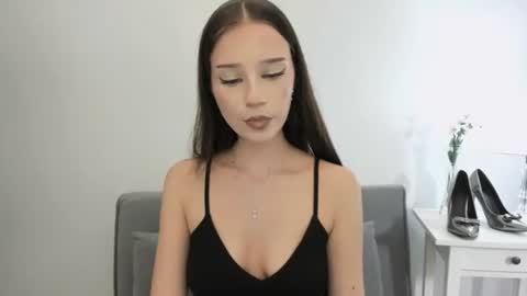 Snapshot of emilycharming chatting on 09.18.25 EmilyCharming online show from 09.18.25