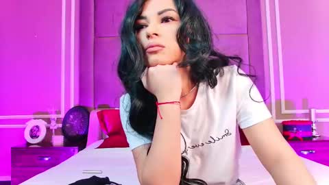 Snapshot of emilycolle_ chatting on 03.10.25 Emily online show from 03.10.25