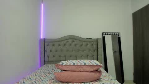 Snapshot of emilydauz chatting on 01.04.25 Camila online show from 01.04.25