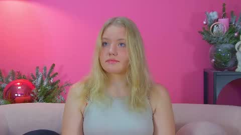 Snapshot of emilyevansen chatting on 12.15.25 Emily online show from 12.15.25