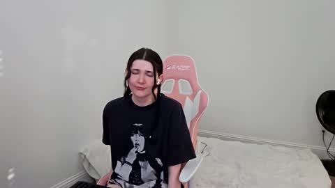 Snapshot of emilyfox5 chatting on 09.30.25 emilyfox5 online show from 09.30.25