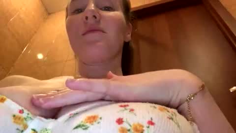 Snapshot of emilygibbes chatting on 05.06.26 emilygibbes online show from 05.06.26
