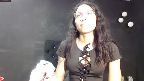 Snapshot of emilygomezz chatting on 02.09.25 Emily online show from 02.09.25