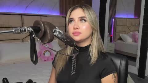 Emily Hendrix online show from 03.12.25