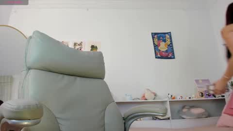 Snapshot of emilyincb1 chatting on 11.03.25 first stream May 5 ig online show from 11.03.25