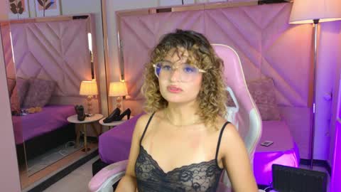 Emilyjonnes  online show from 04.06.26