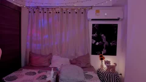 Snapshot of emilyrosss_ chatting on 01.24.25 EMILY online show from 01.24.25