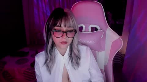 Snapshot of emilyrosss_ chatting on 01.31.25 EMILY online show from 01.31.25