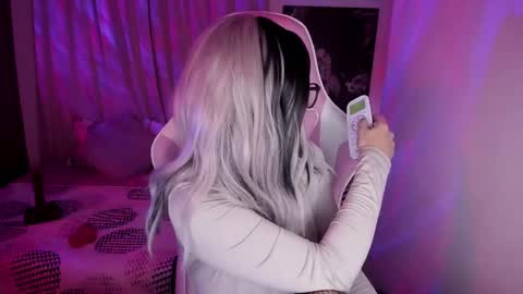 Snapshot of emilyrosss_ chatting on 02.03.25 EMILY online show from 02.03.25