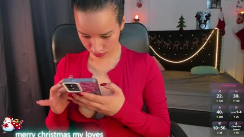 Snapshot of emilyrousex chatting on 12.30.24 emilyrousex online show from 12.30.24