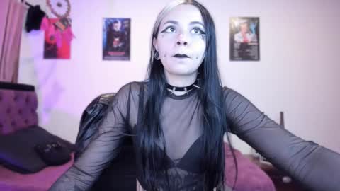 Snapshot of emilyrymer chatting on 02.11.25 Emily Support me to have 100 likes plx online show from 02.11.25