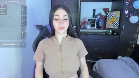 Snapshot of emilytafur chatting on 01.13.25 Emy online show from 01.13.25