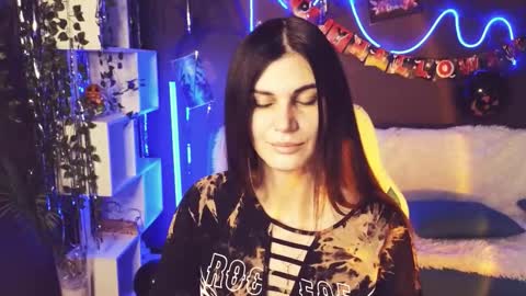 Emily online show from 10.27.25