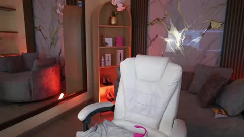 Emily Turner  online show from 06.03.26
