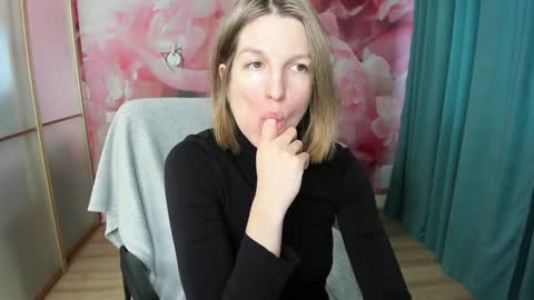EmilyWalkers online show from 12.11.24