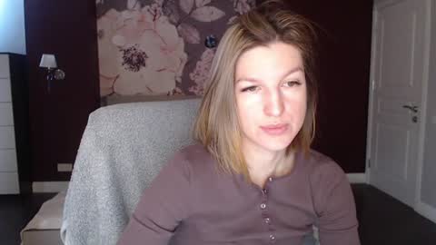 EmilyWalkers online show from 01.08.25