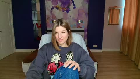 EmilyWalkers online show from 01.19.25