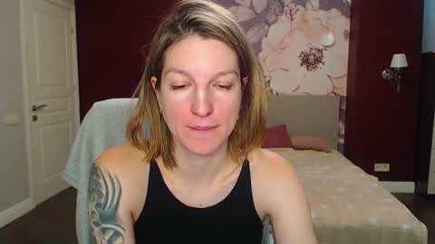 EmilyWalkers online show from 01.22.25