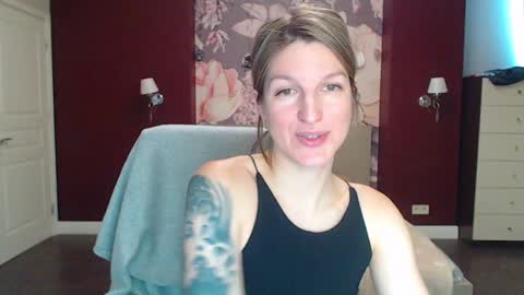 EmilyWalkers online show from 01.22.25