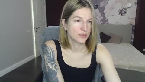 EmilyWalkers online show from 01.29.25