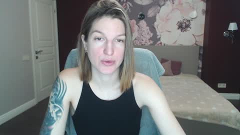 EmilyWalkers online show from 02.05.25