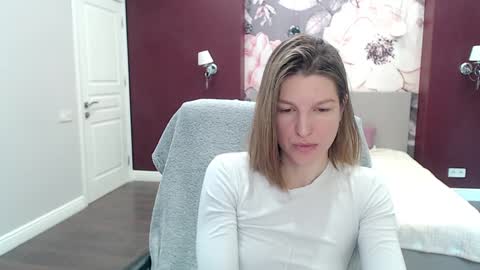 EmilyWalkers online show from 02.06.25