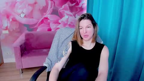 EmilyWalkers online show from 02.10.25
