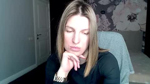 EmilyWalkers online show from 02.12.25
