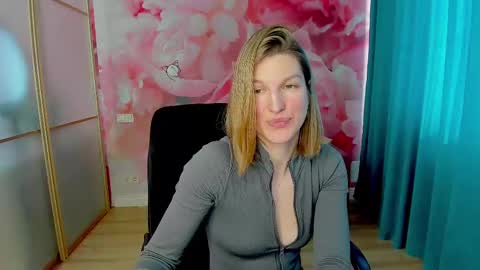 EmilyWalkers online show from 02.21.25