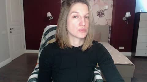 EmilyWalkers online show from 03.04.25