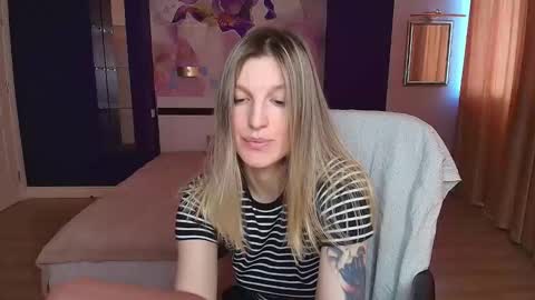 EmilyWalkers online show from 03.19.26