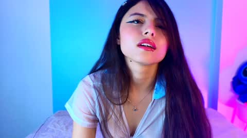 Snapshot of emilywithe_ chatting on 02.03.25 online show from 02.03.25