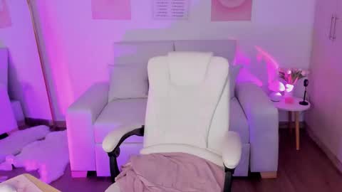 Emily  online show from 11.08.25