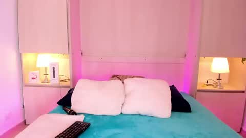 Snapshot of emilyystuart chatting on 01.09.25 Emily online show from 01.09.25