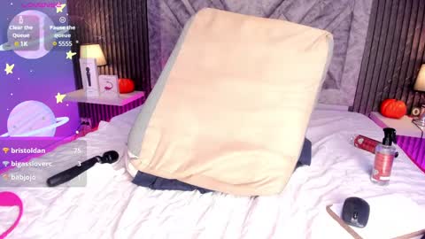 Snapshot of emilyystuart chatting on 01.12.25 Emily online show from 01.12.25