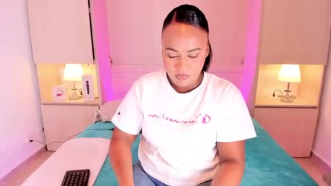 Snapshot of emilyystuart chatting on 01.21.25 Emily online show from 01.21.25