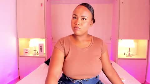 Snapshot of emilyystuart chatting on 02.02.25 Emily online show from 02.02.25