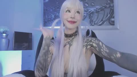 Snapshot of eminence_shadow chatting on 02.24.26 ELLE DANIELLE online show from 02.24.26