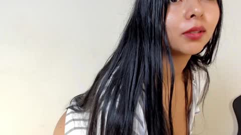 Snapshot of emma_980 chatting on 01.05.25 emma online show from 01.05.25