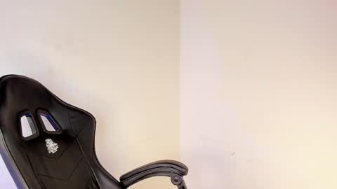 Snapshot of emma_980 chatting on 02.23.25 emma online show from 02.23.25