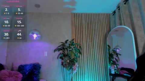 Snapshot of emma_____________ chatting on 10.15.25   online show from 10.15.25