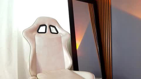 emma_and_aysha online show from 11.23.25