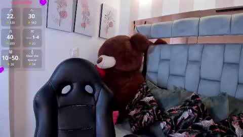 Snapshot of emma_carterr1 chatting on 07.19.26 pau online show from 07.19.26
