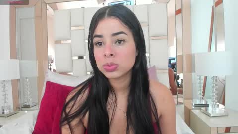 Snapshot of emma_castilloo chatting on 03.01.25 Emma Castillo online show from 03.01.25